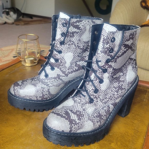 Madden Girl Snakeskin Platform Heels size 8 - Picture 1 of 4
